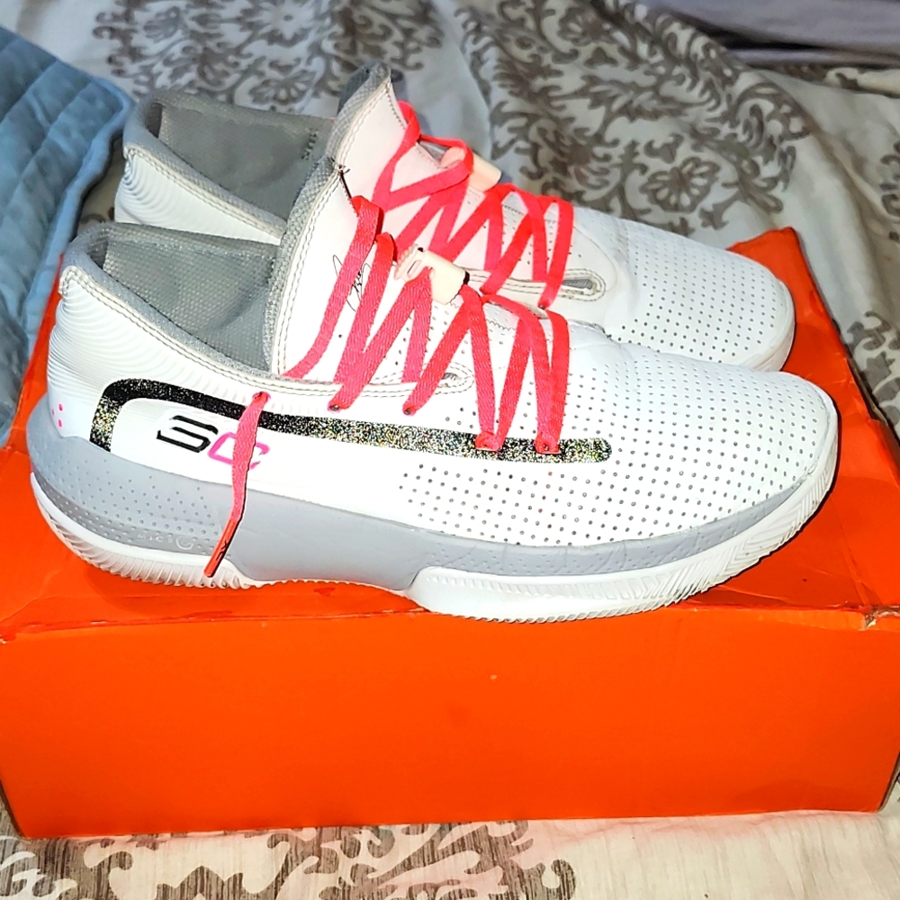 Under Armour Steph Curry athletic shoes mens size 8.5